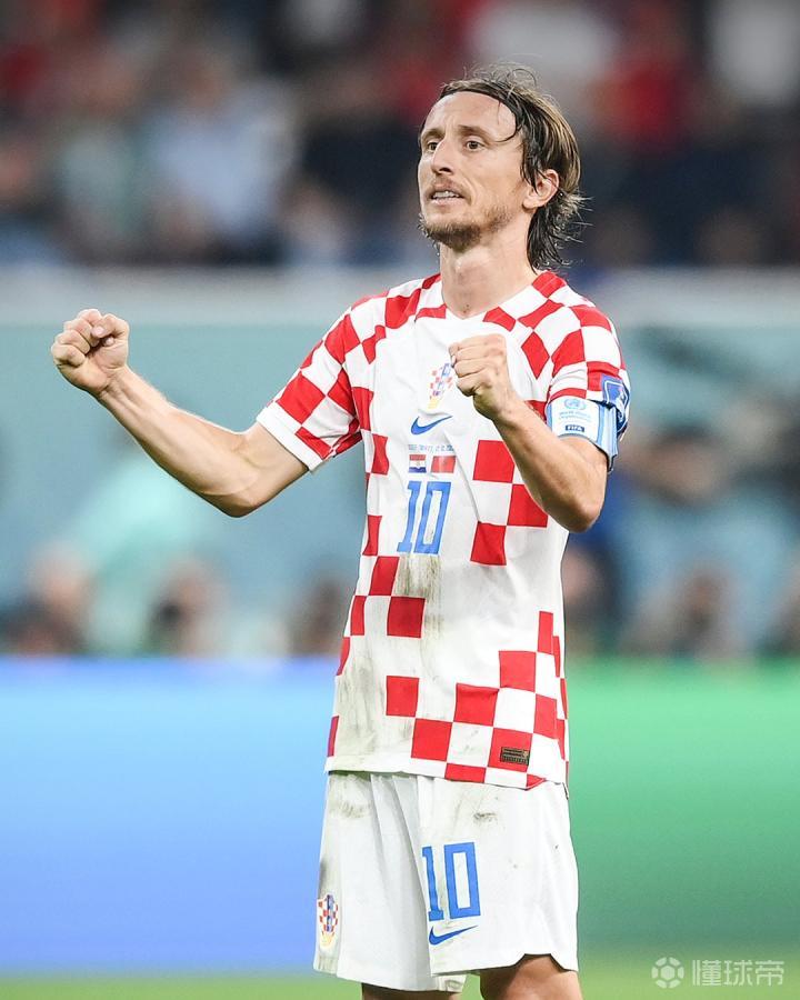 为什么同花 A 高起手牌是极佳的 4-Bet 诈唬候选？（为何同花A高起手牌是4-Bet 诈唬的首选？）