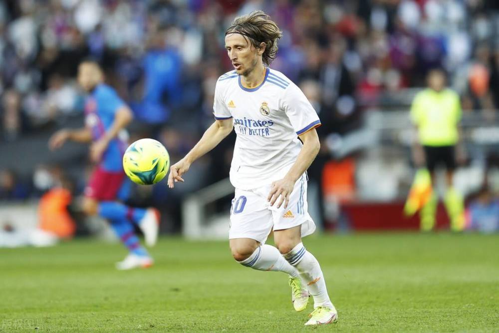 哈兰德百球：左脚71+右脚11，头球11个，其他部位1球