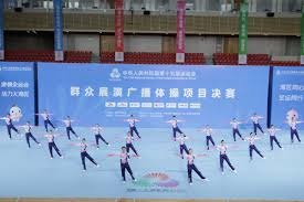 曼联关闭员工食堂，我懂球迷锐评：降本增笑+致敬楚云飞！